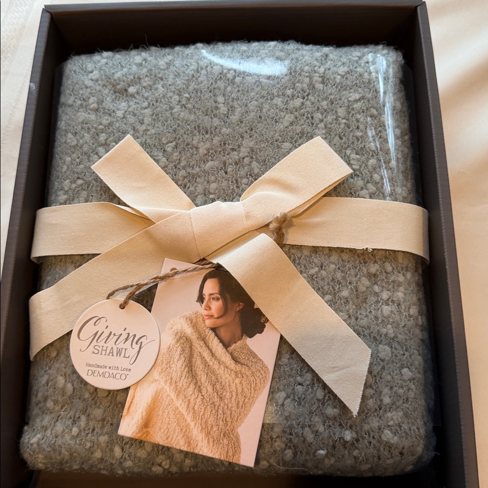 DEMDACO Handmade with Love Giving Shawl With Pockets - Sage.  NWT in gift box